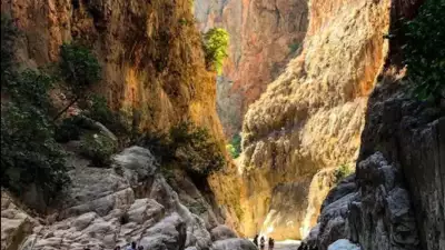 Национальный парк Саклыкент: завораживающий каньон и Голубая лагуна