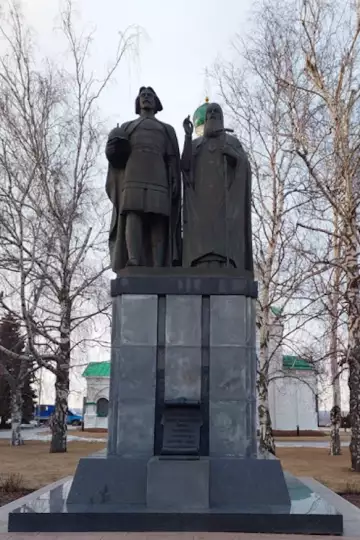 Экскурсии к памятнику князю Юрию Всеволодовичу и епископу Симону Суздальскому
